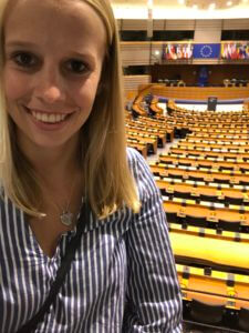 Kathi im Plenarsaal des Europäischen Parlaments in Brüssel.