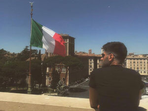 Tobias auf Reisen in Italien.