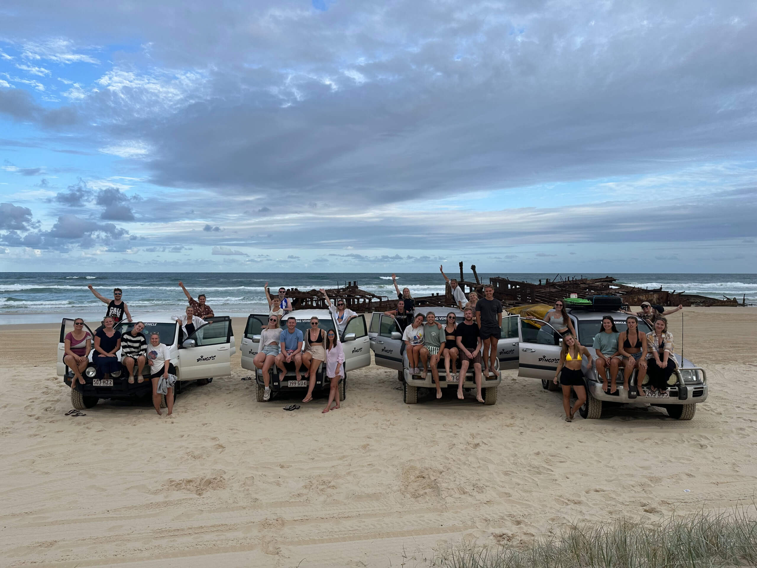 Gruppenbild am Strand während Evis Sabbatical