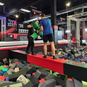 Azubis im Balance-Duell beim Azubi Health Day