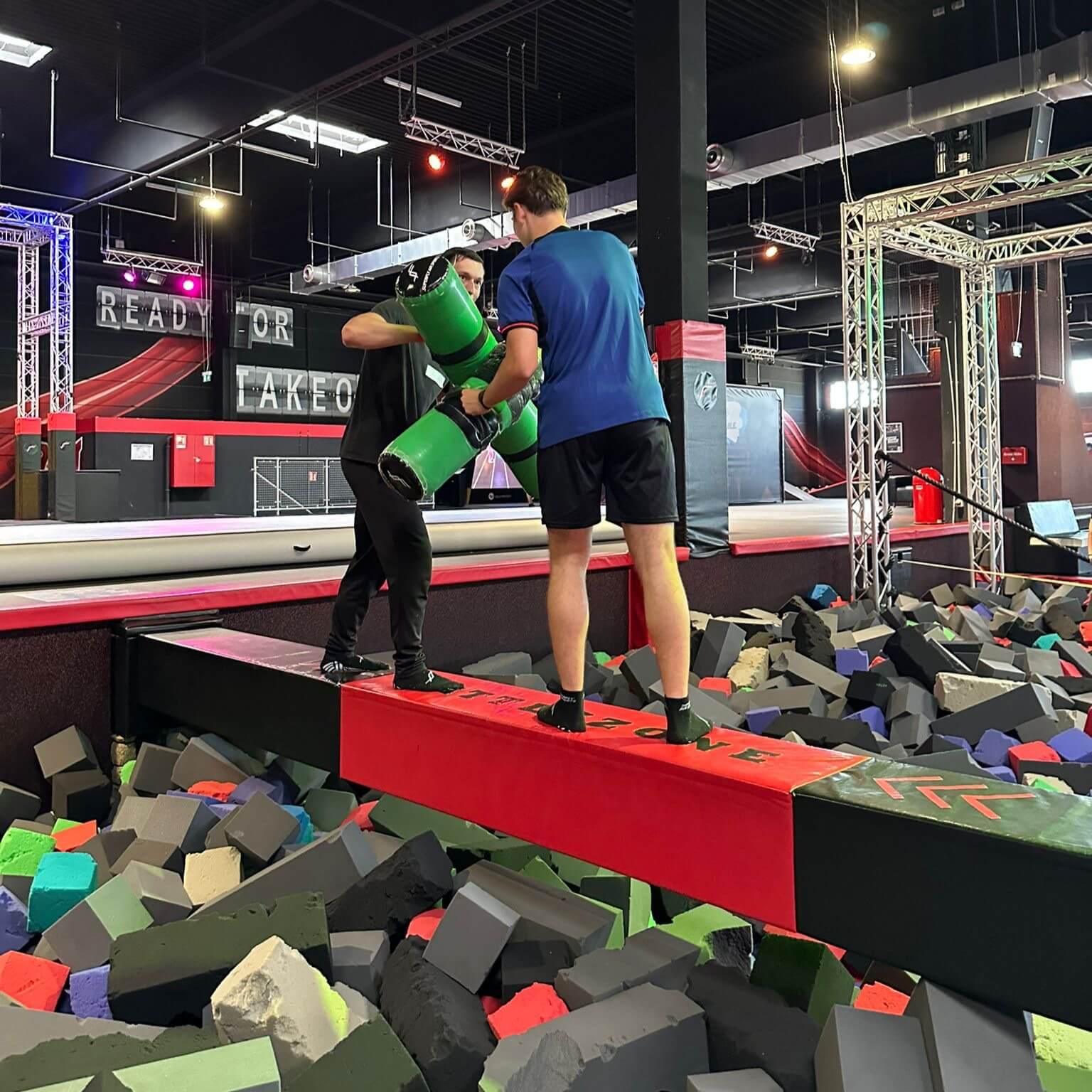 Azubis im Balance-Duell beim Azubi Health Day