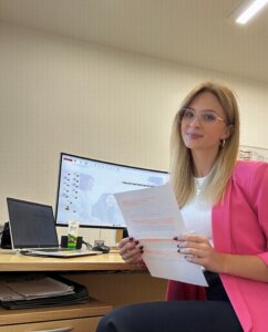 Alina kurz vor ihrer Präsentation bei der HR-Lernreise